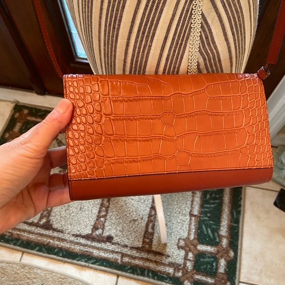 Vince embossed croc leather Carmel crossbody with adjustable strap - Picture 11 of 16